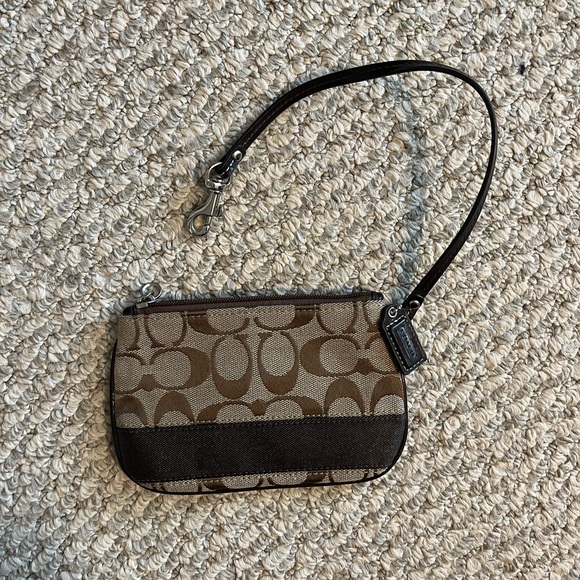COACH wristlet with signature logo. NWOT, never used. - Picture 5 of 8